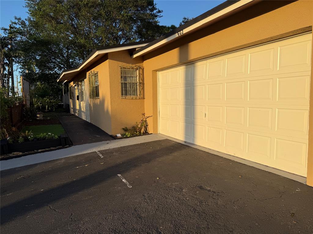 Oakland Park Condo: 602 Northeast 38th Street