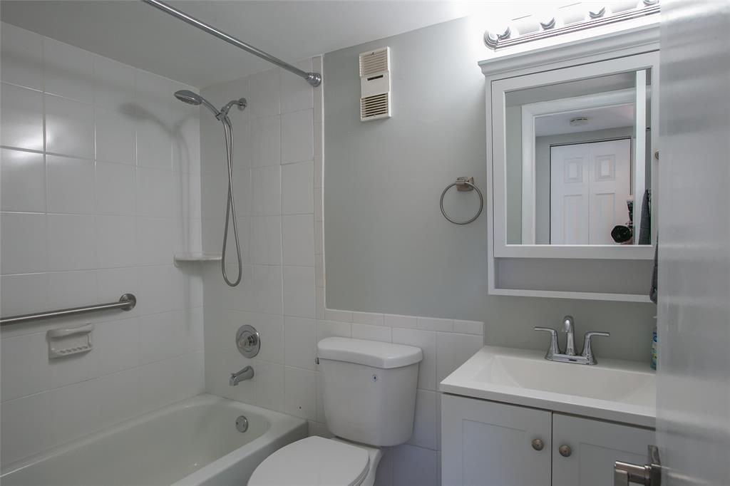 Hollywood Condo: 10557 Northwest 10th Street