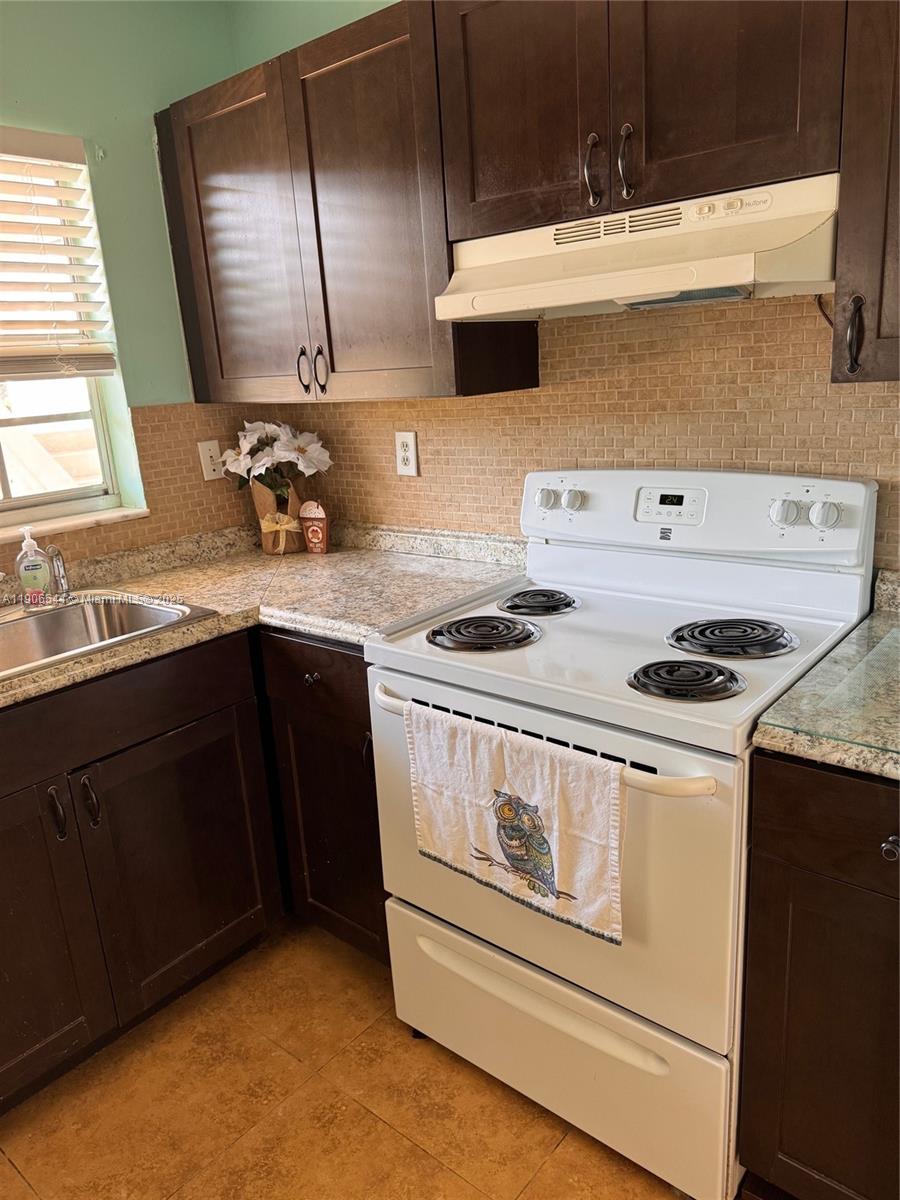 Pompano Beach Condo: 1971 Southeast 5th Court