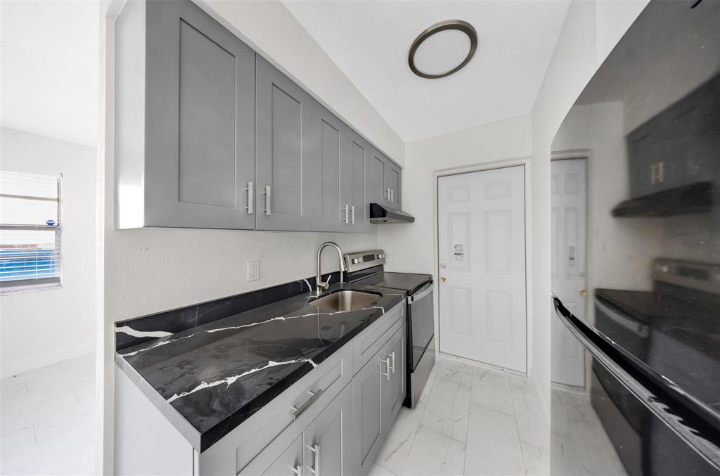 Pompano Beach Condo: 110 Northwest 7th Avenue