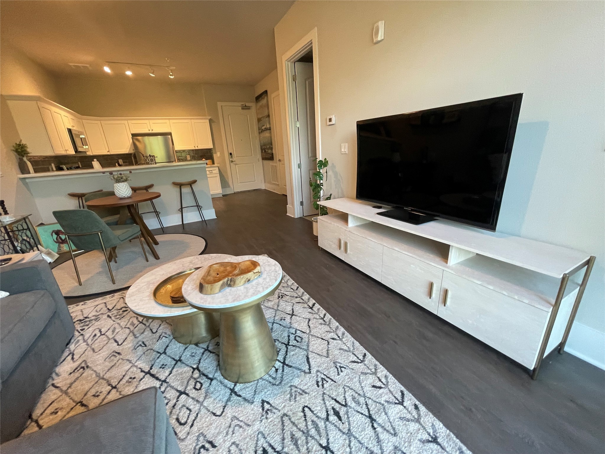 Houston Condo: 2727 Houston Avenue