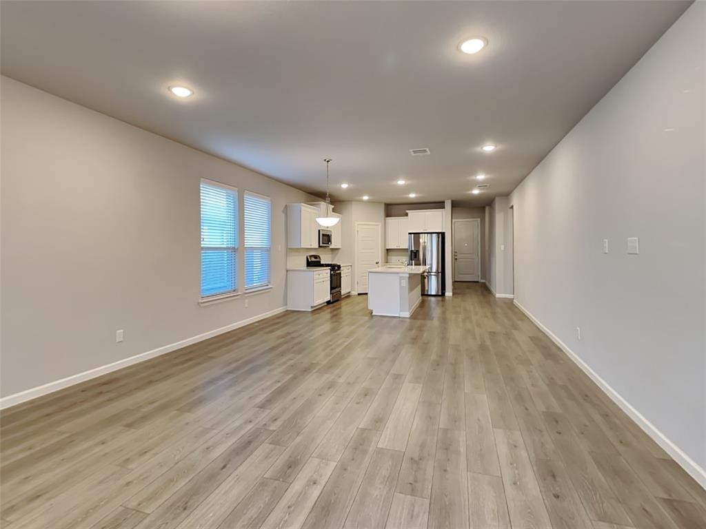 Garland Condo: 162 Camelia Street