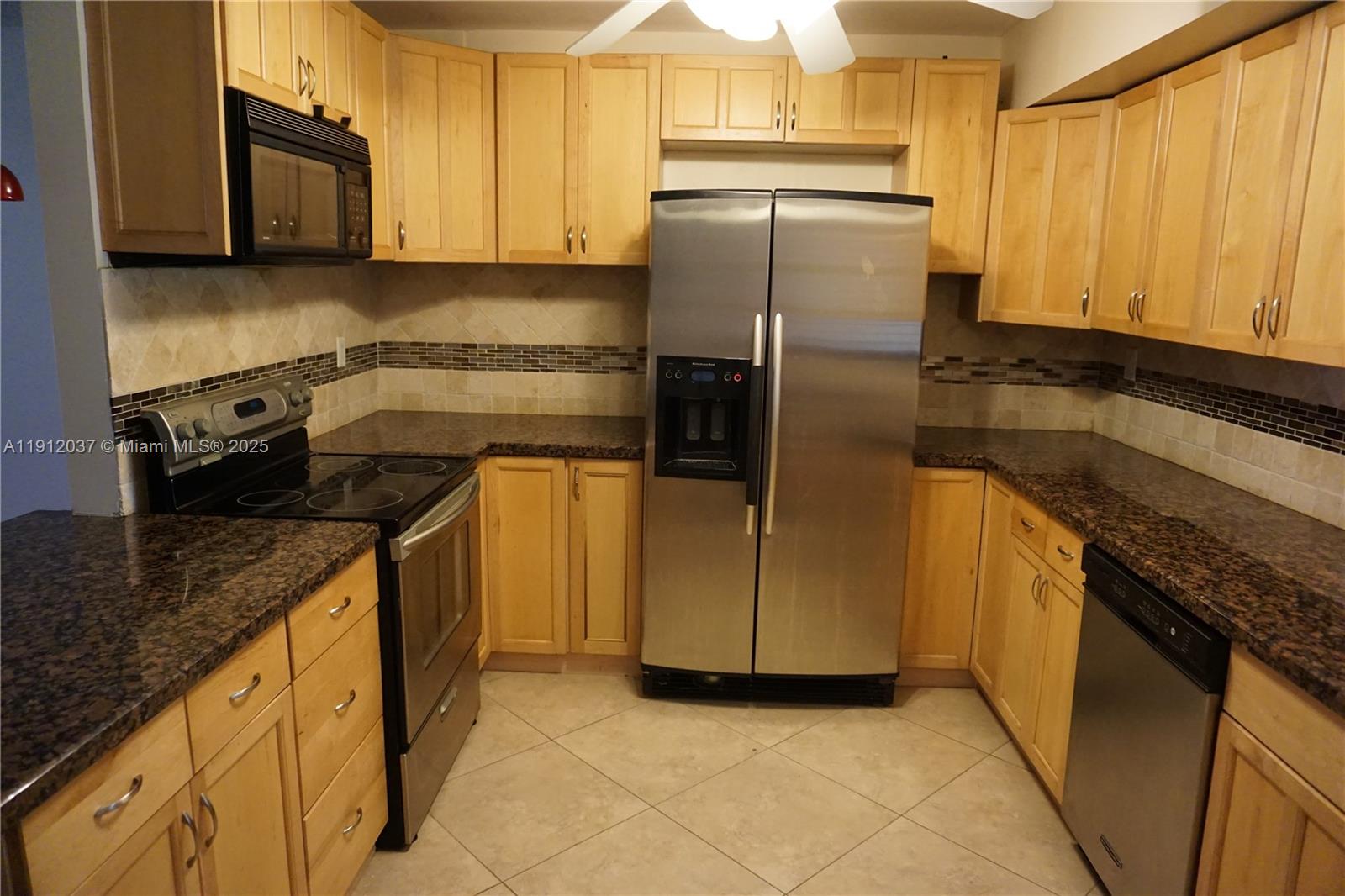 Sunrise Condo: 8632 Northwest 34th Place