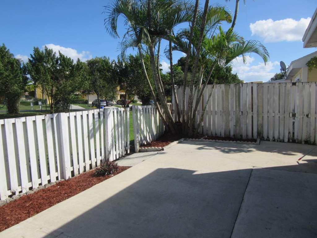West Palm Beach Condo: 1654 Royal Forest Court