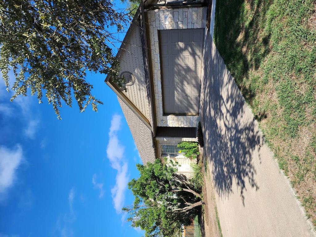 Dripping Springs Condo: 207 Meadows Lane