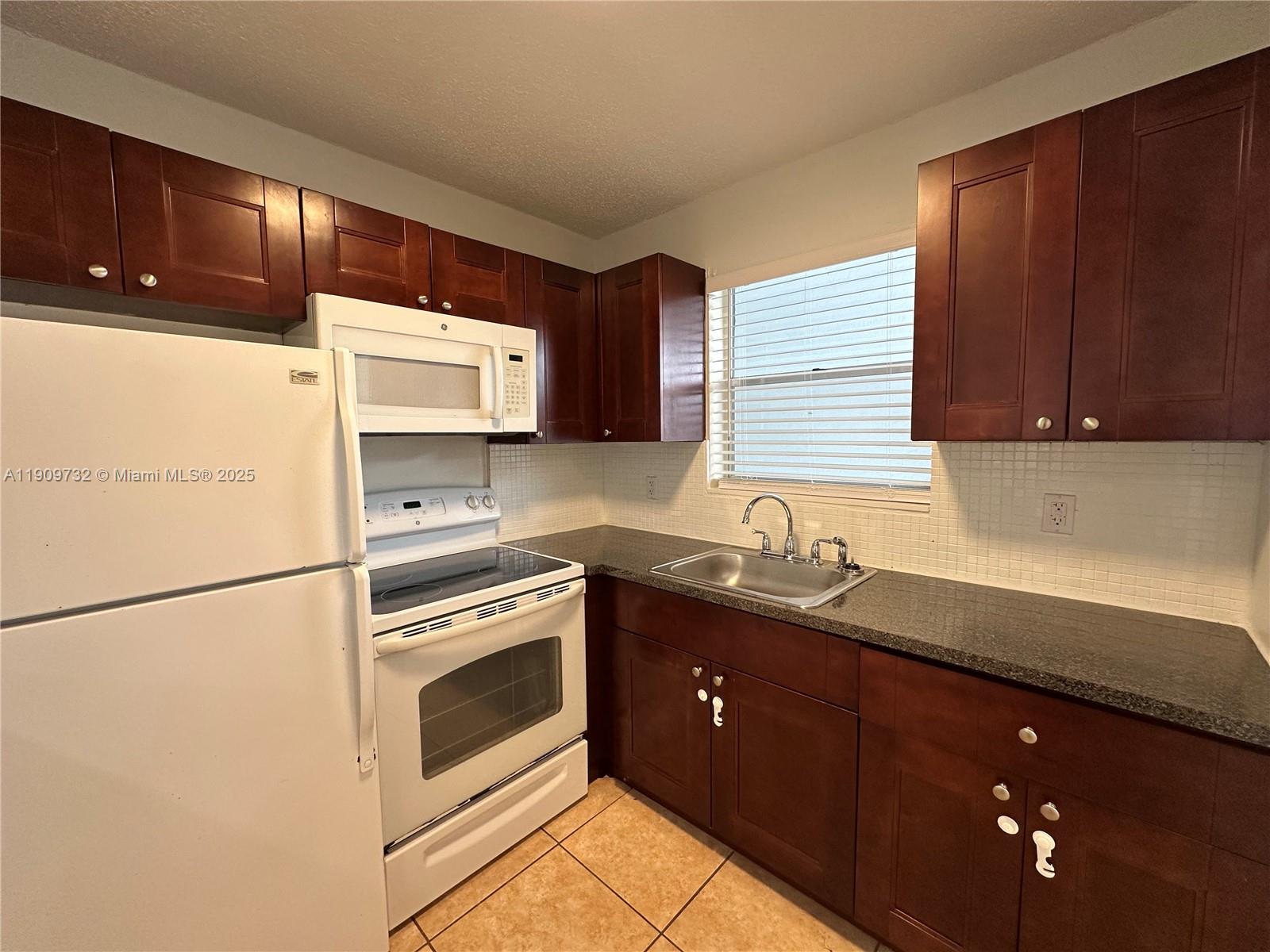 Davie Condo: 5661 Southwest 36th Court