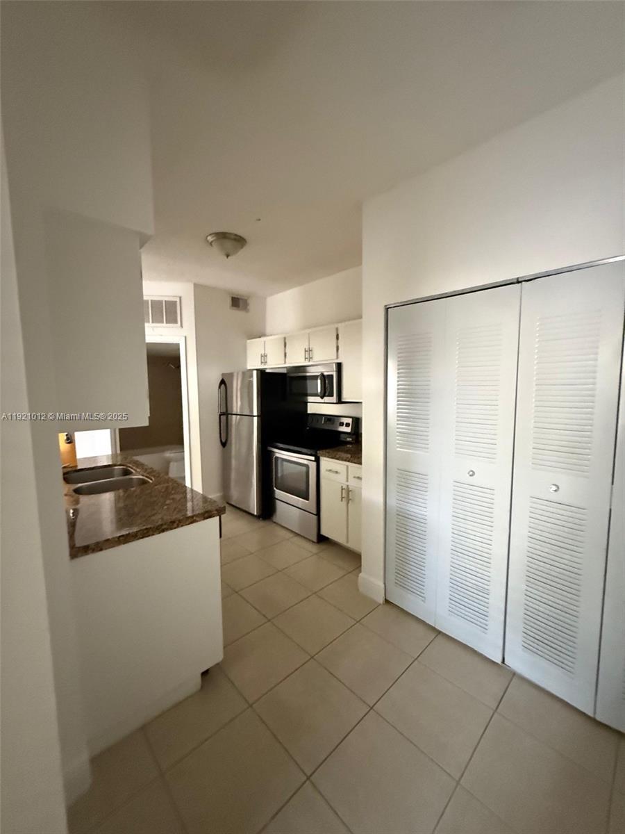 Hialeah Condo: 18348 Northwest 68th Avenue