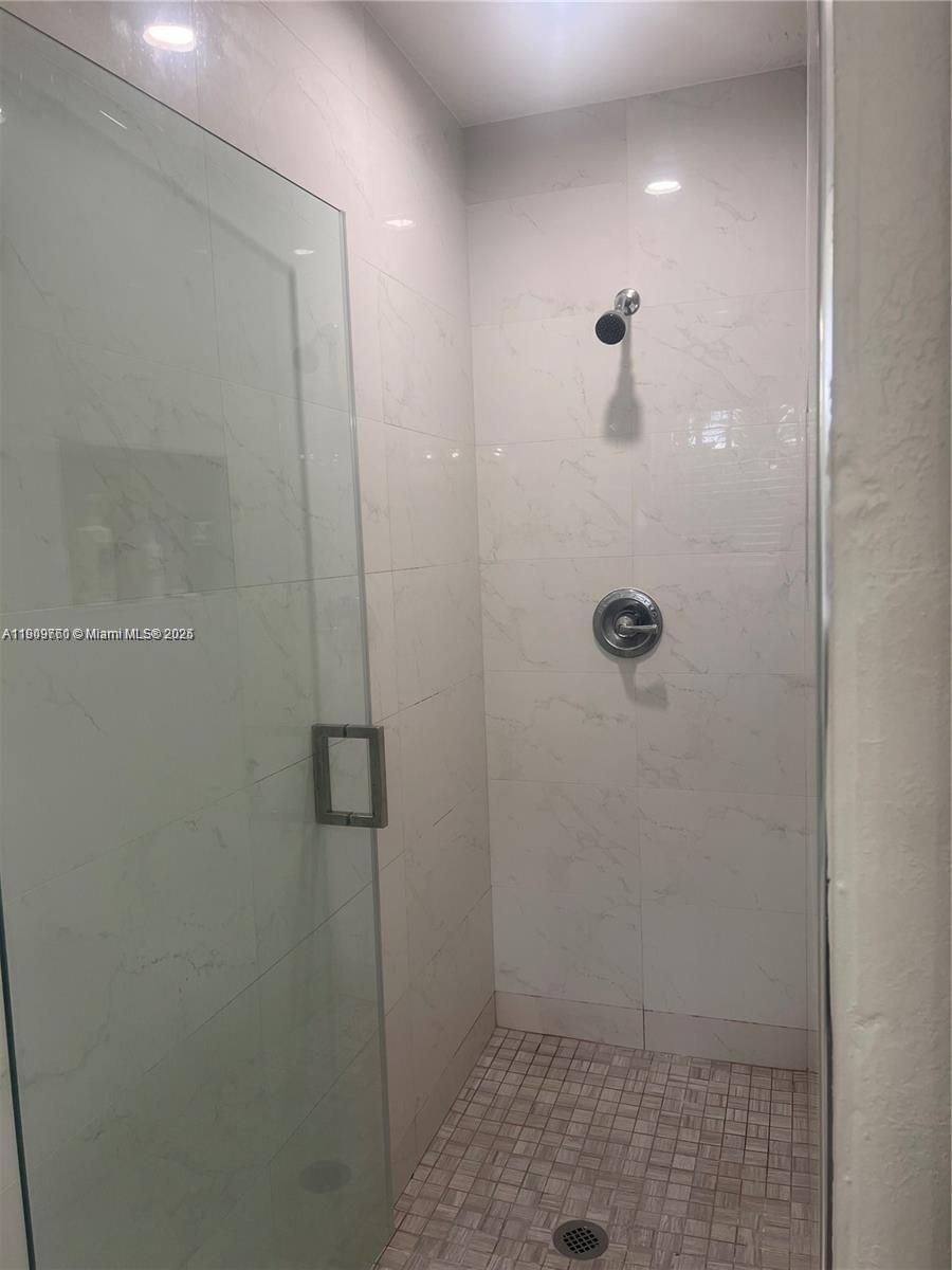 Hollywood Condo: 7100 Park Street