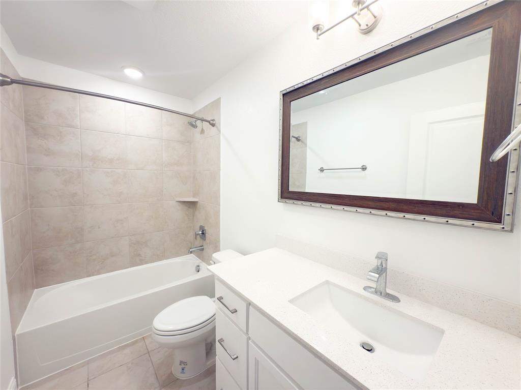 Euless Condo: 114 Settlers Way