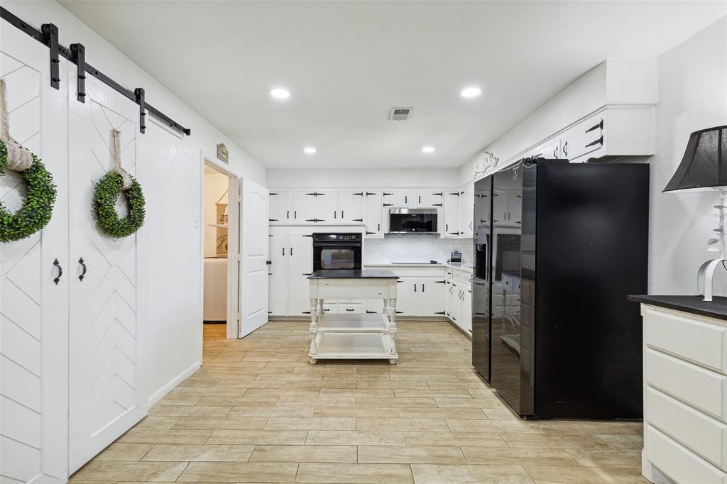 Hurst Condo: 724 Edgehill Drive