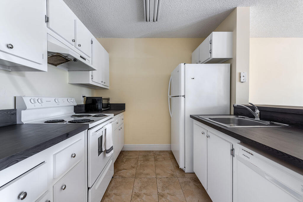 Boynton Beach Condo: 1529 Meadows Circle West