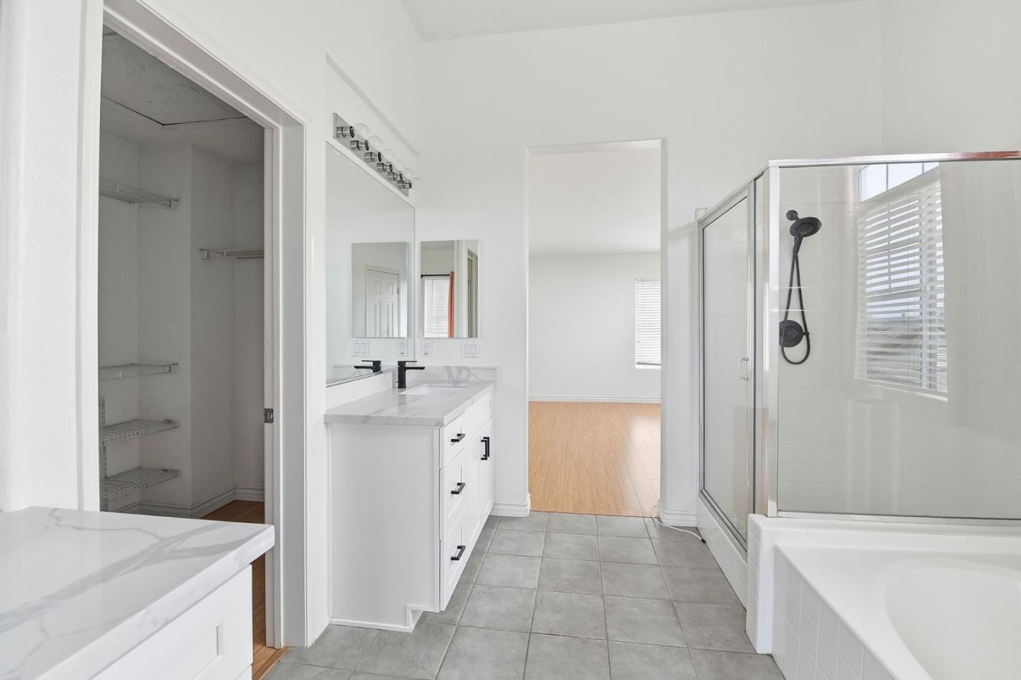 Simi Valley Condo: 125 Macademia Lane