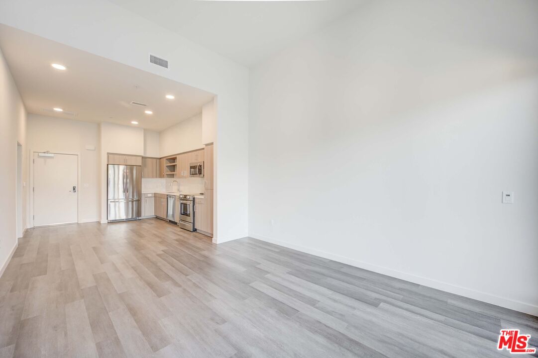 Ventura Condo: 160 South Ventura Avenue