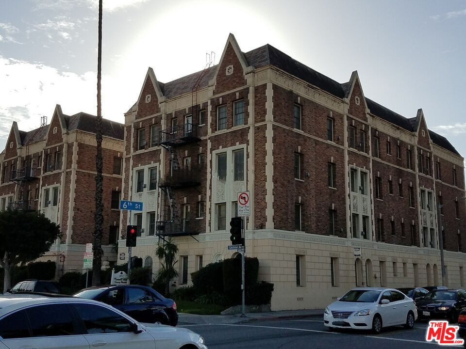 Los Angeles Condo: 603 South Cochran Avenue