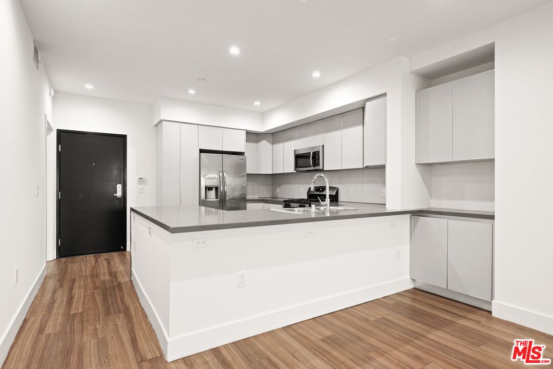 Los Angeles Condo: 1515 Colby Avenue