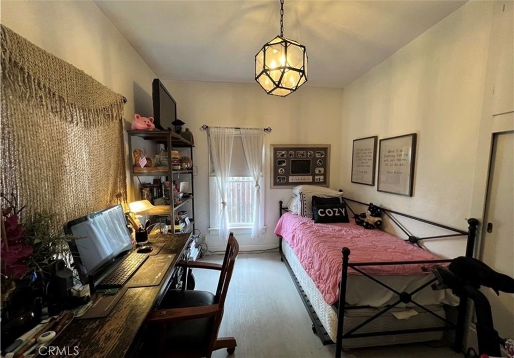 Santa Ana Condo: 323 West 18th Street