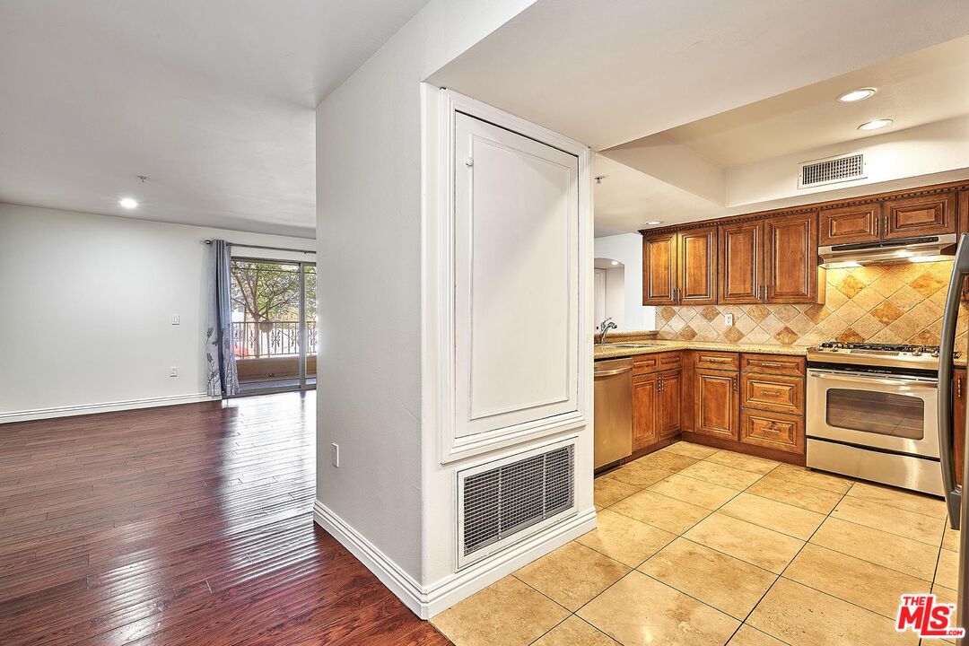 Los Angeles Condo: 4822 Elmwood Avenue