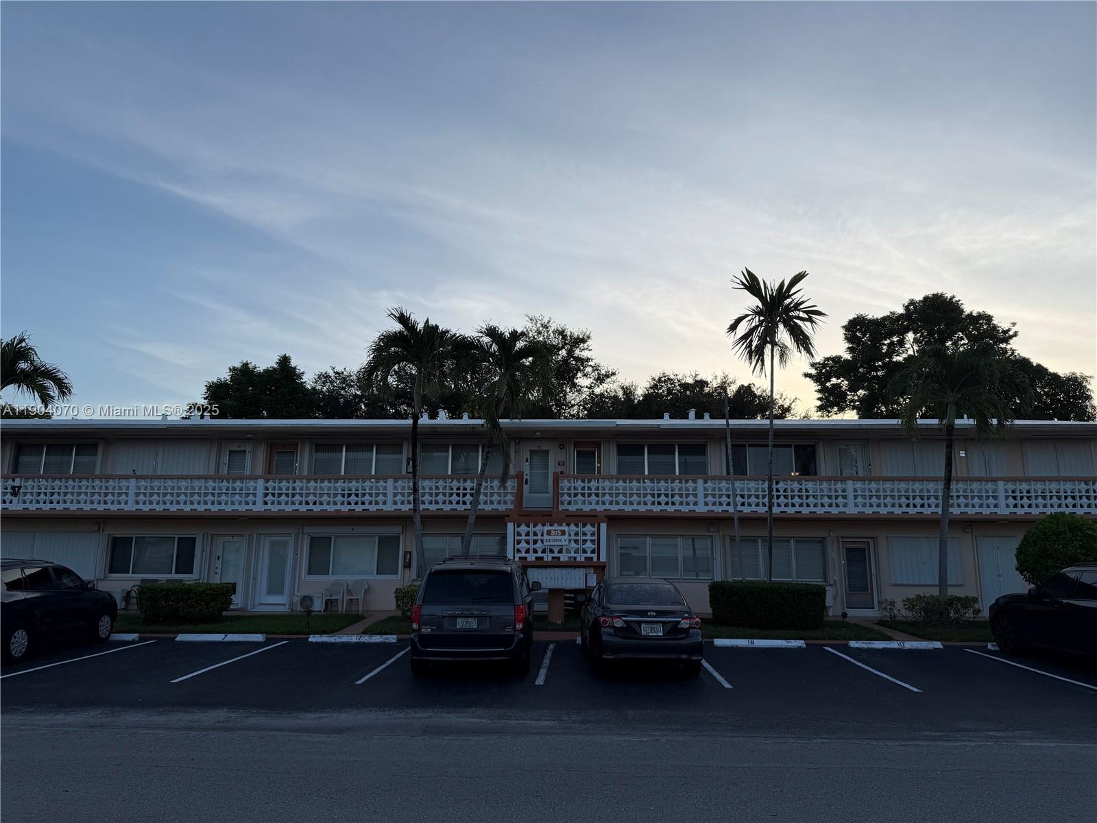 Hallandale Beach Condo: 815 Southwest 10th Terrace