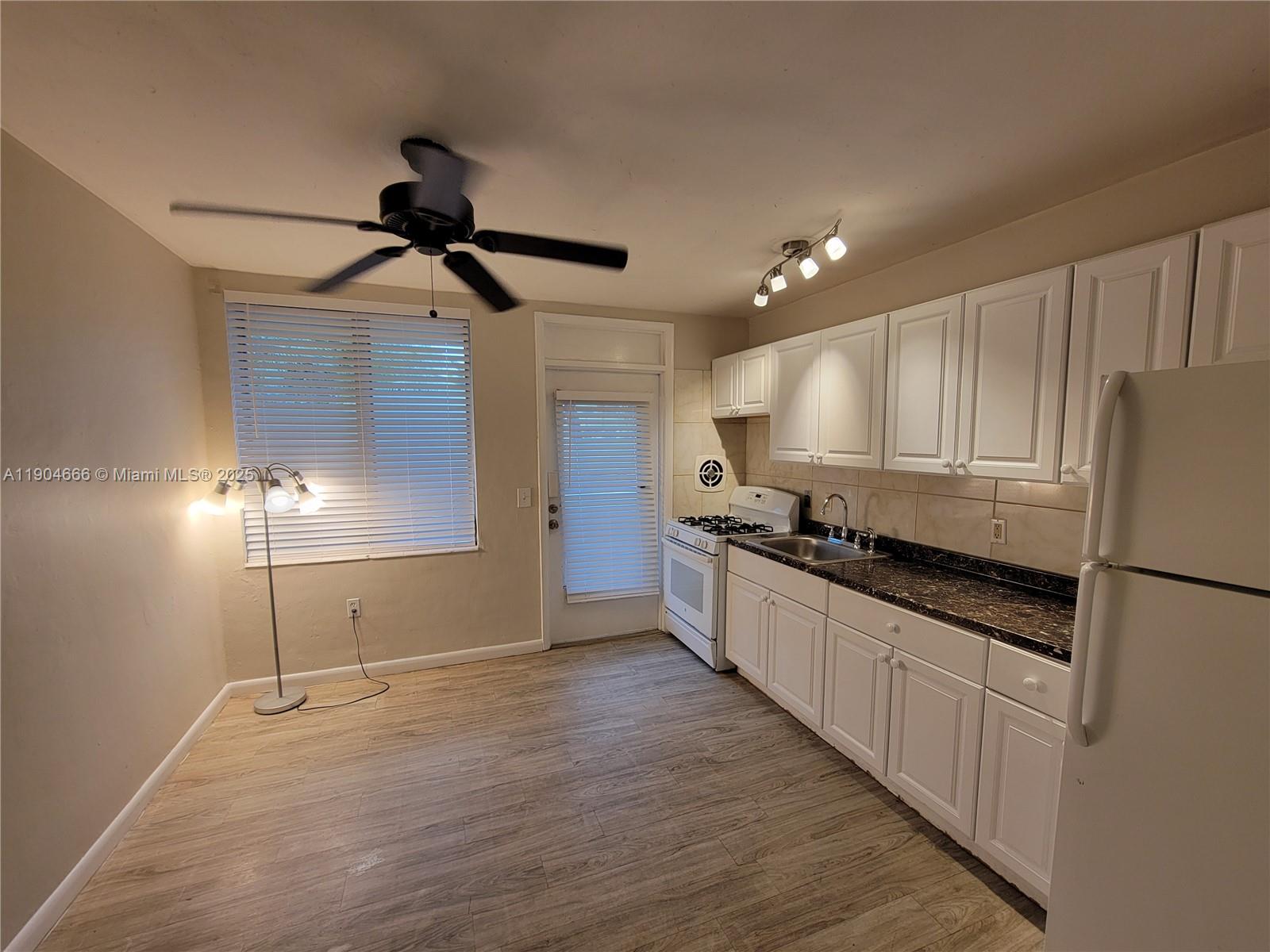 Miami Beach Condo: 441 Collins Avenue