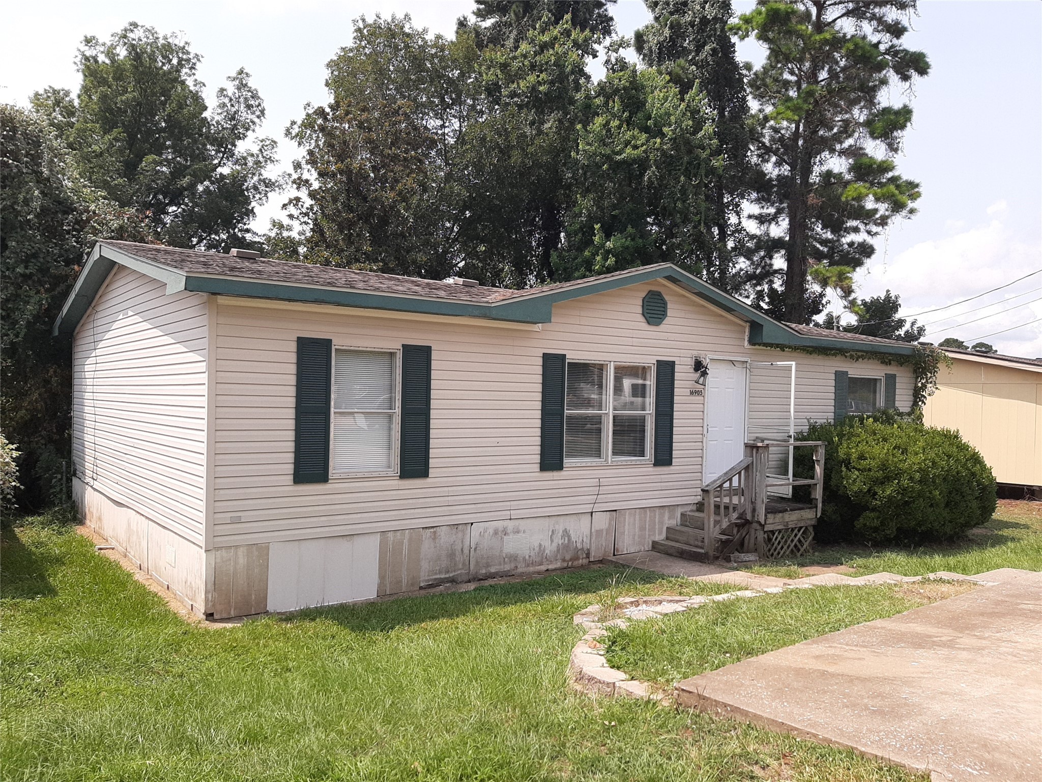 Montgomery Condo: 16905 West Forrestal