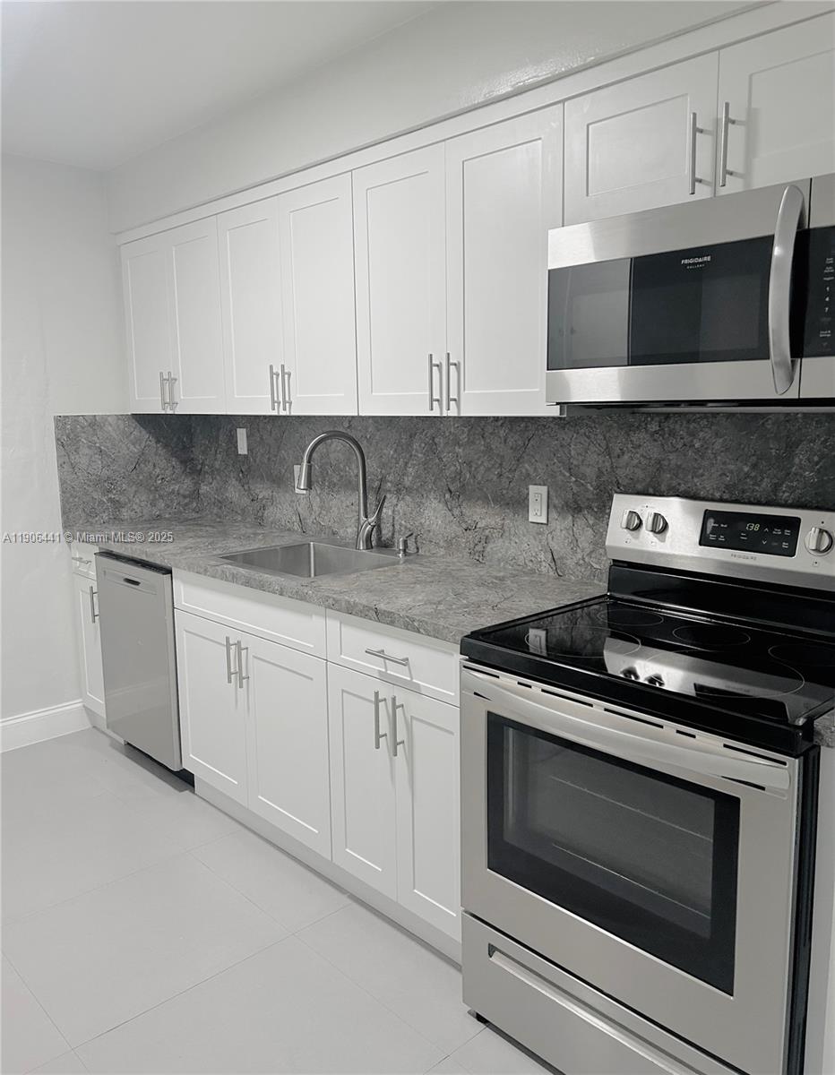 Hollywood Condo: 1835 Scott Street