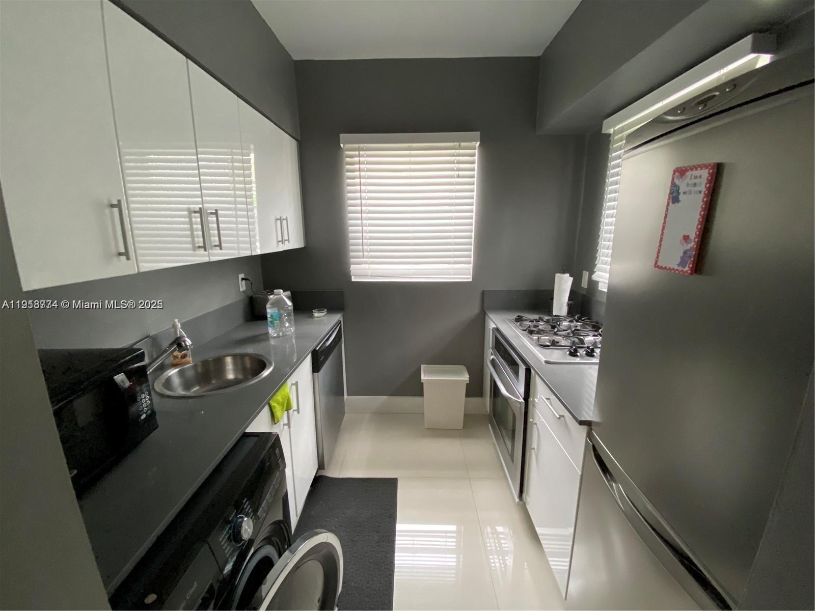 Miami Beach Condo: 1604 Drexel Avenue