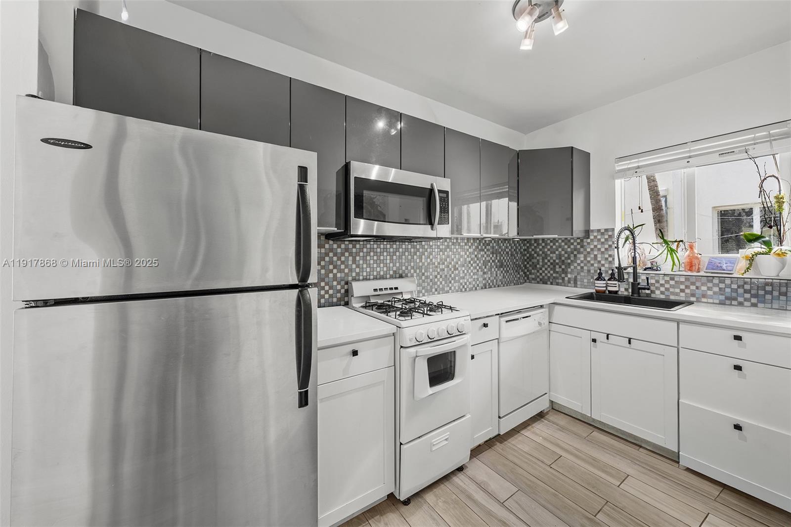 Miami Condo: 1120 Venetian Way