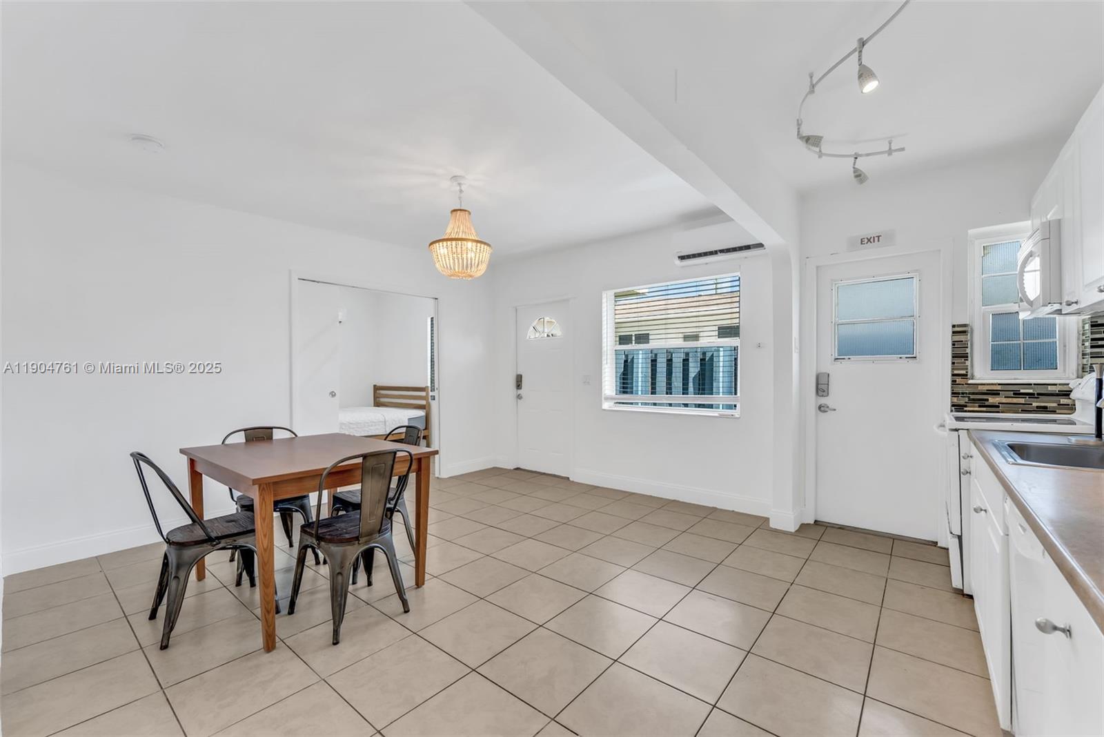 Hollywood Condo: 1639 Hayes Street