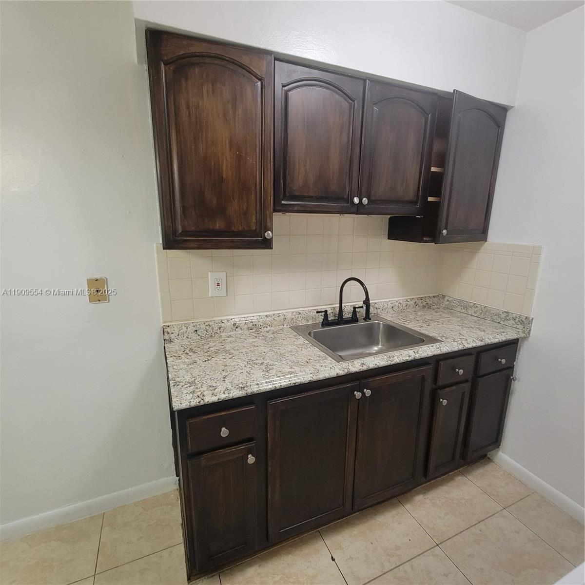 Hollywood Condo: 1708 North 16th Avenue