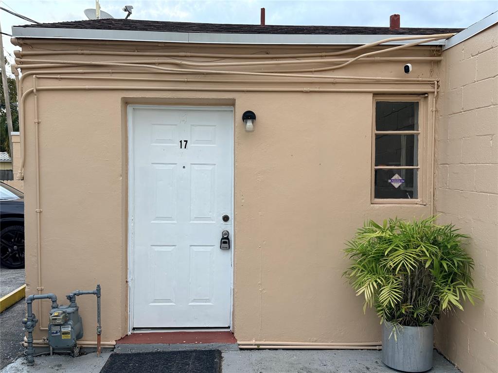 Hollywood Condo: 1729 Moffett Street