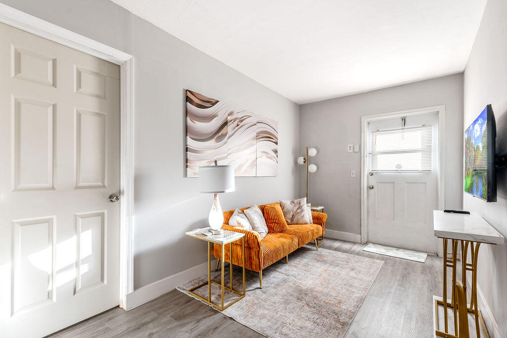 Hollywood Condo: 1826 Sherman Street