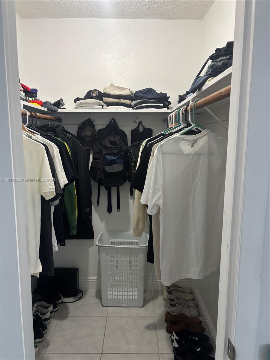 Hollywood Condo: 1855 Plunkett Street