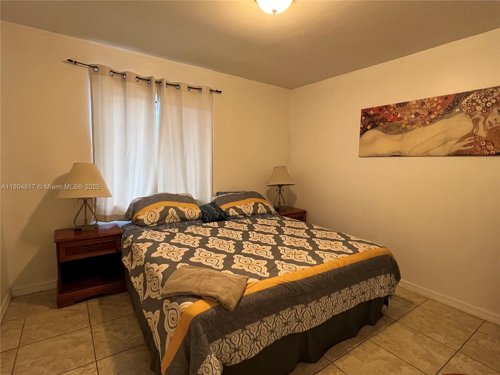 Hollywood Condo: Highland Garden