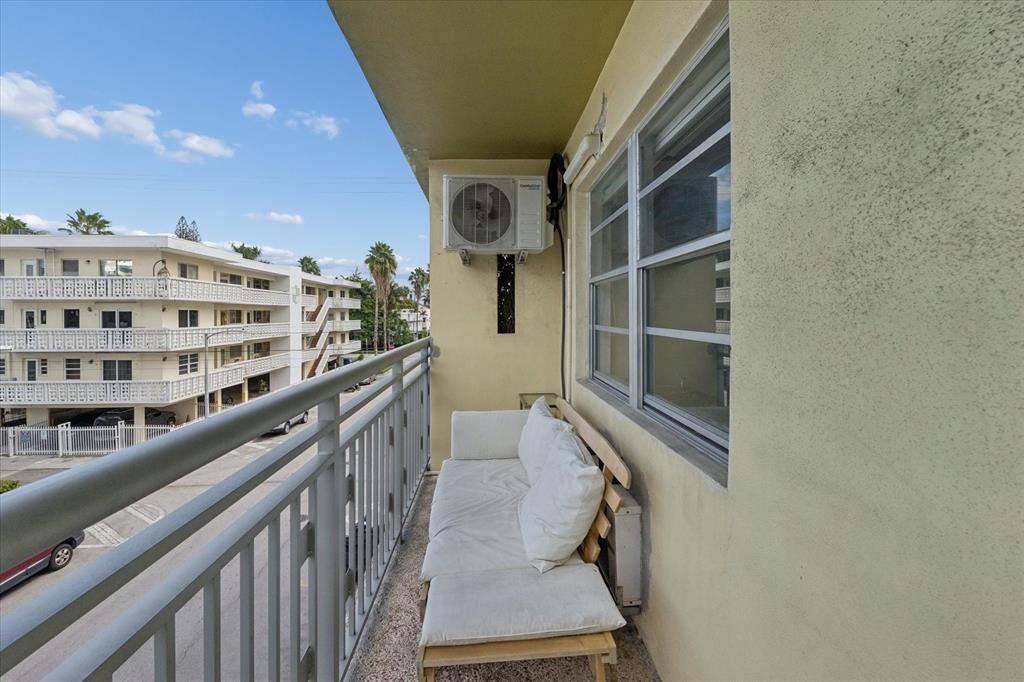Miami Beach Condo: 851 Meridian Avenue
