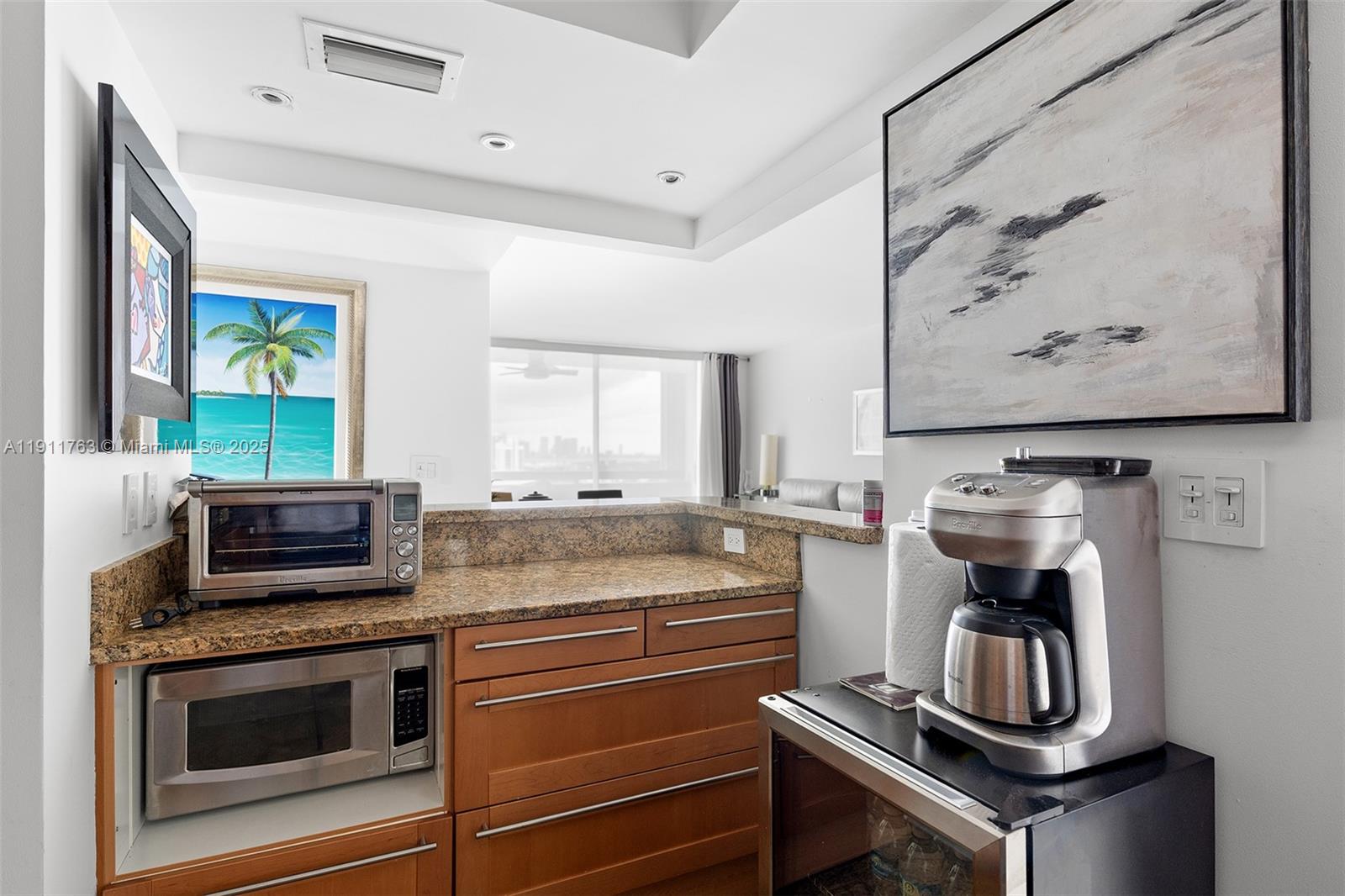 Miami Beach Condo: 1775 Washington Avenue