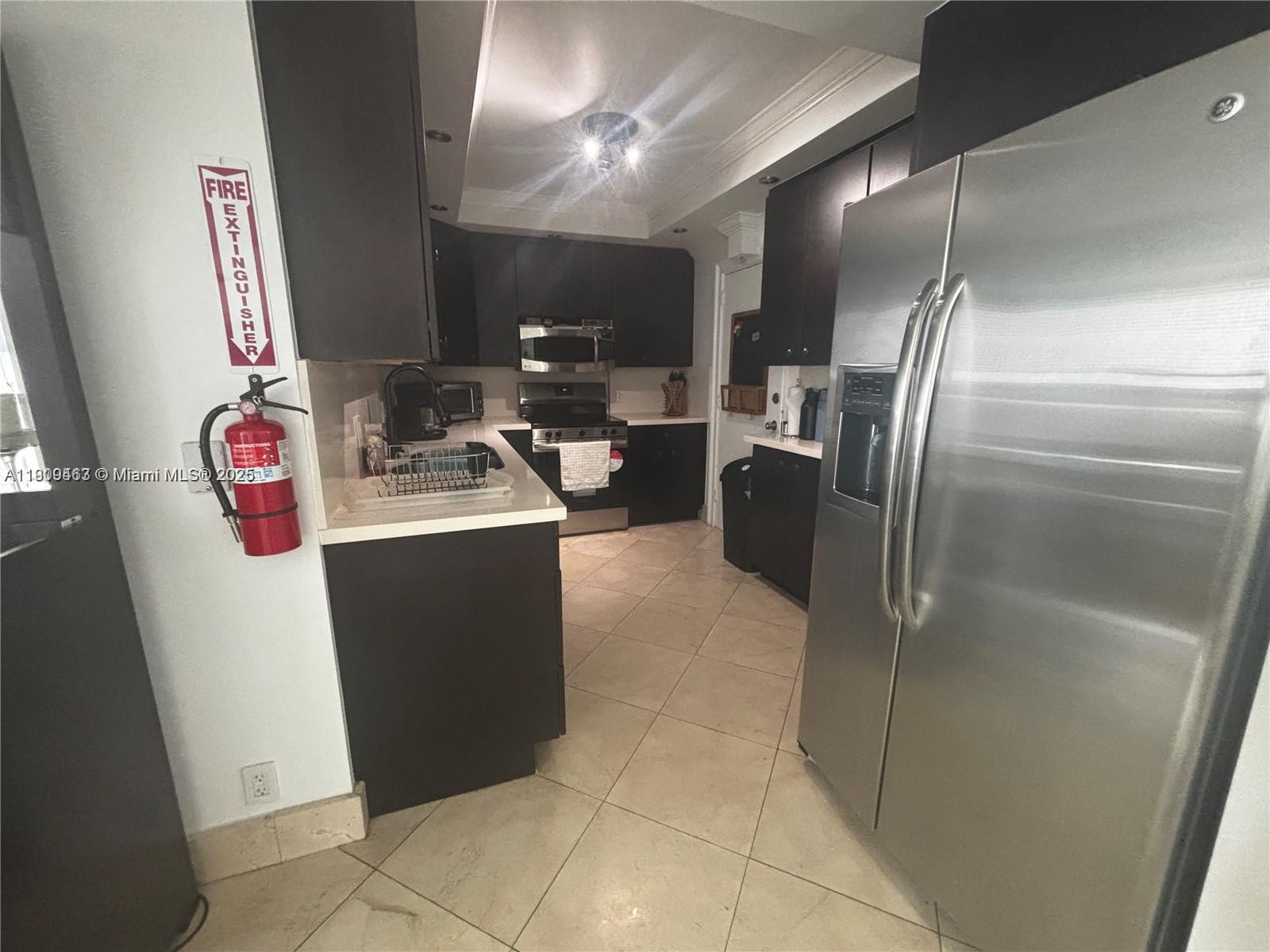 Hollywood Condo: 3901 South Ocean Drive