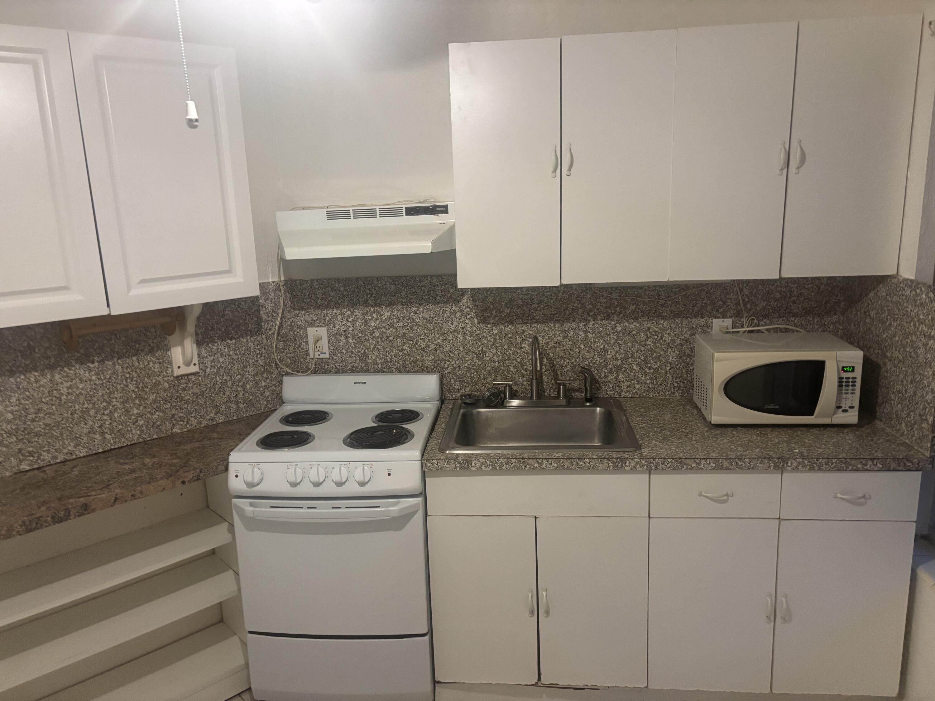 Hollywood Condo: 2424 Grant Street