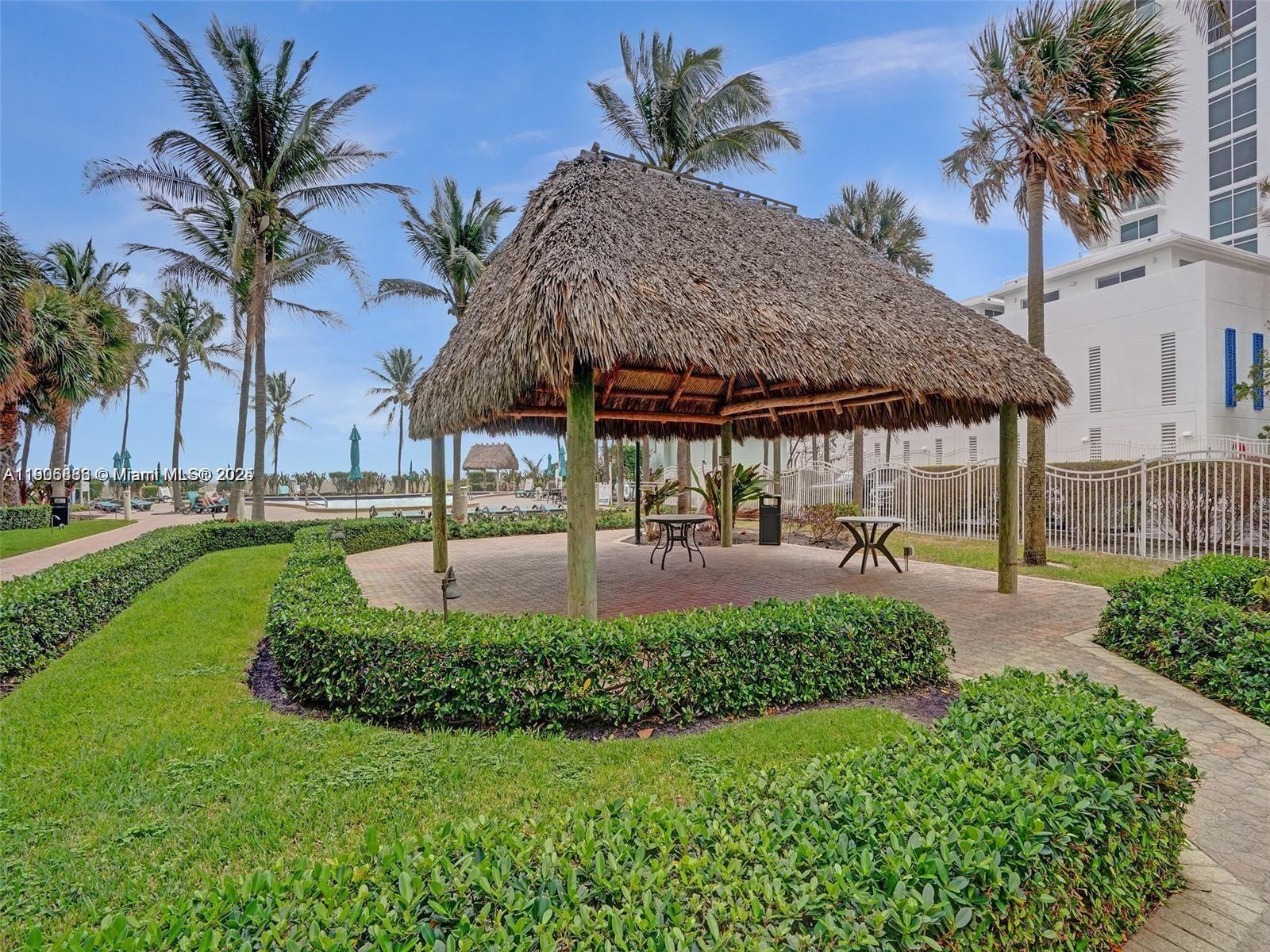 Hollywood Condo: 3901 South Ocean Drive