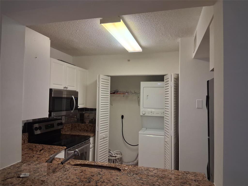 Hollywood Condo: 2731 Ocean Club Boulevard