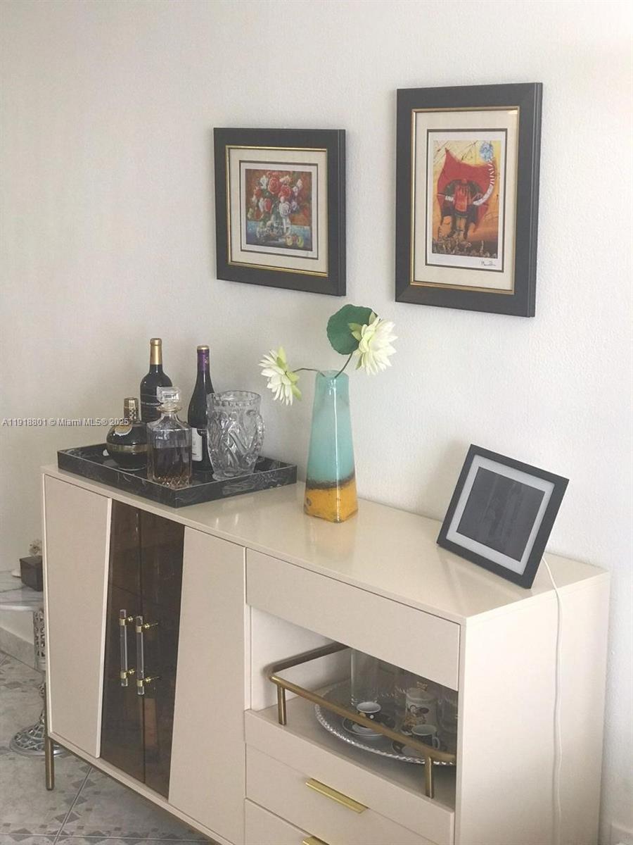 Hollywood Condo: 2101 South Ocean Drive