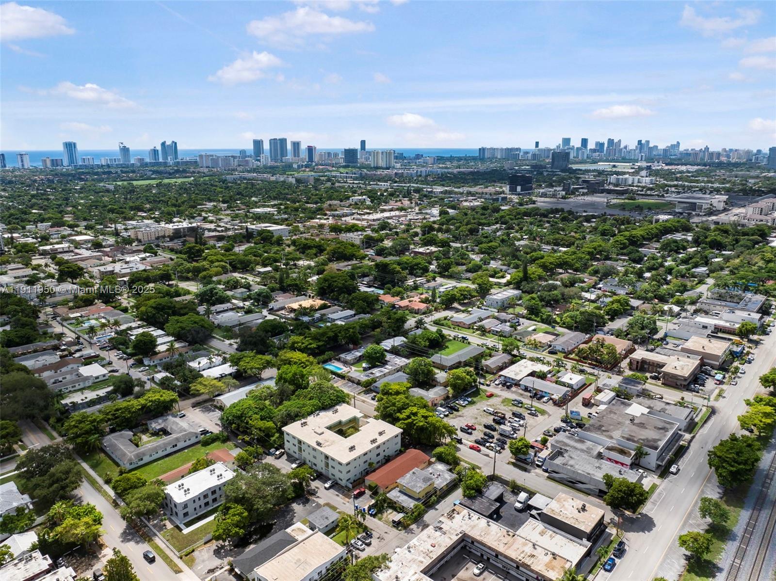 Hollywood Condo: 2033 Dewey Street