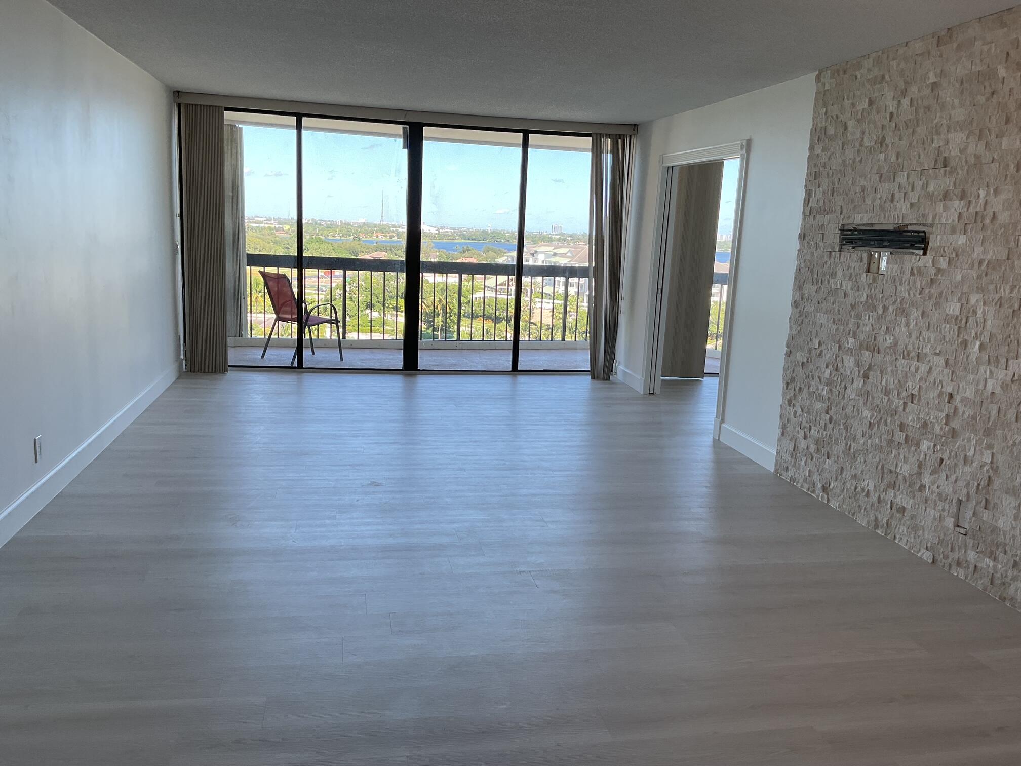 West Palm Beach Condo: 2425 Presidential Way
