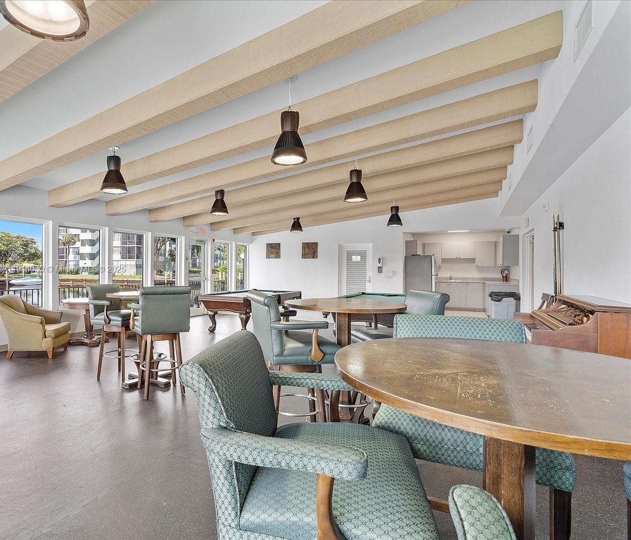 Hollywood Condo: 2771 Taft Street