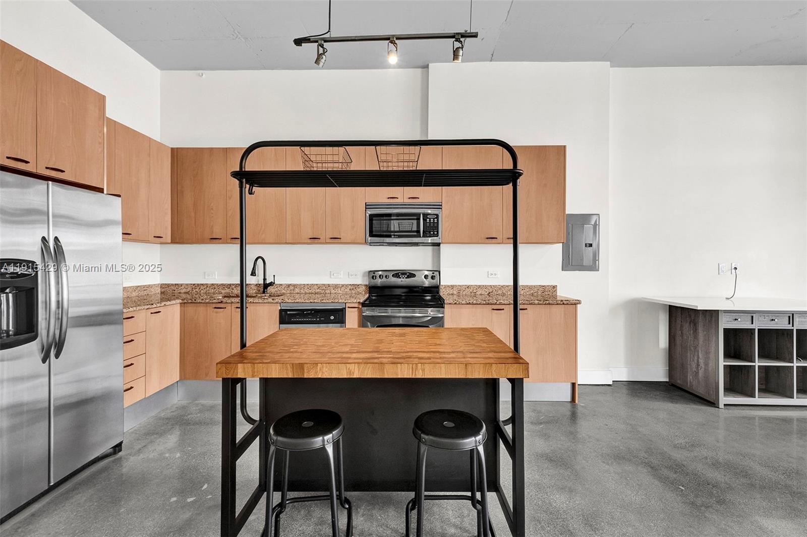 Hollywood Condo: 2100 Van Buren Street