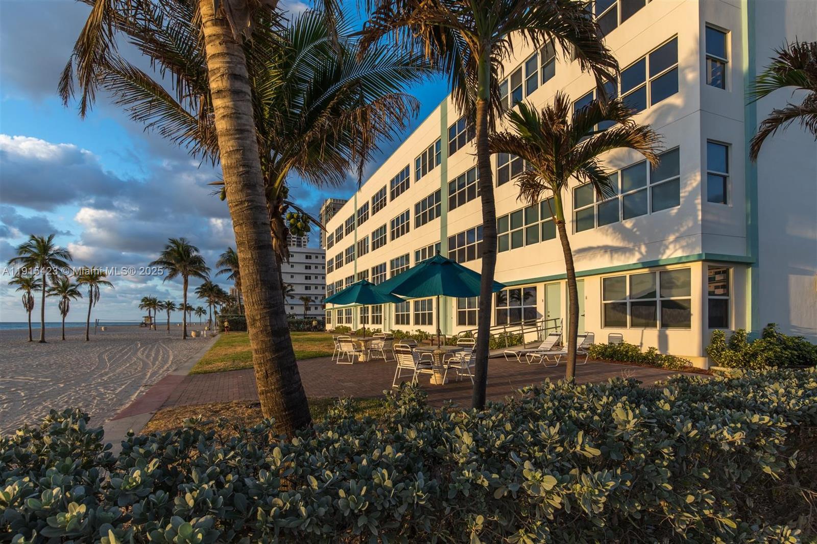 Hollywood Condo: 1801 South Surf Road