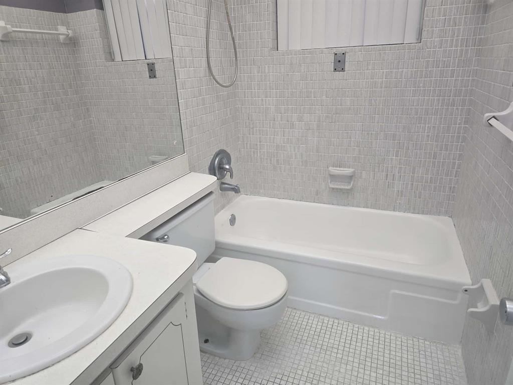 Lauderhill Condo: 1320 Northwest 43 Terrace