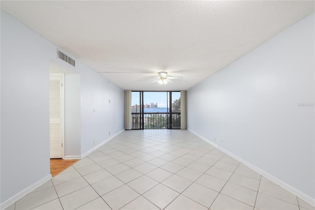 Clearwater Beach Condo: 255 Dolphin Point