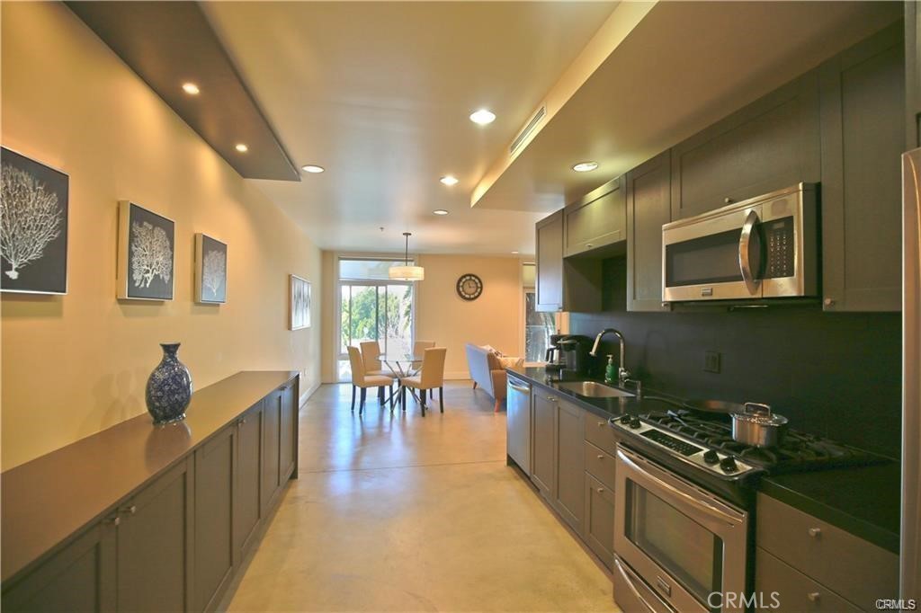 Pasadena Condo: 133 South Los Robles Avenue