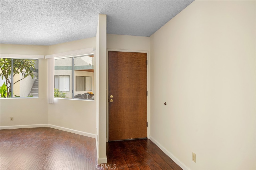 Glendale Condo: 1142 Stanley Avenue