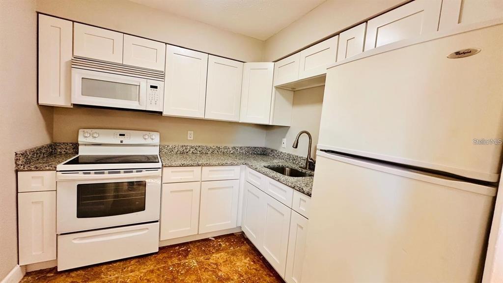 Lake Alfred Condo: 390 West Haines Boulevard